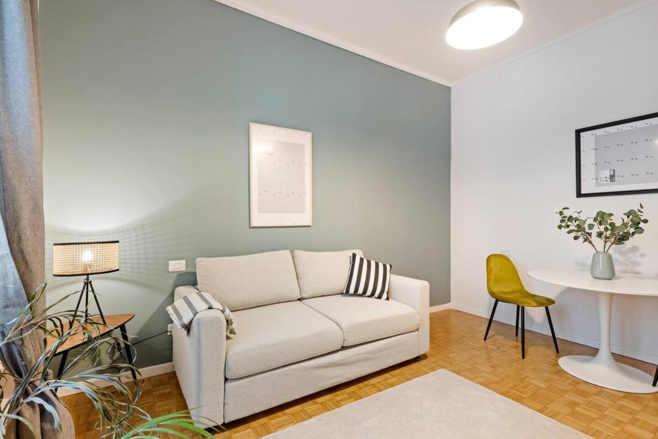 Gorgeous Flat In The Design District Apartment Милано Екстериор снимка